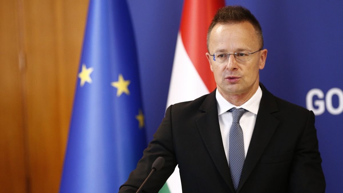 Orbán v Kyjevě přemlouval Zelenského k míru, šéf maďarské diplomacie měl zatím na drátě Lavrova