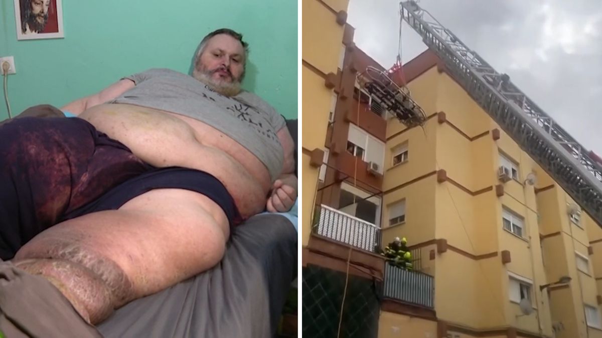 Španěla vážícího 300 kilo sundali hasiči z bytu jeřábem