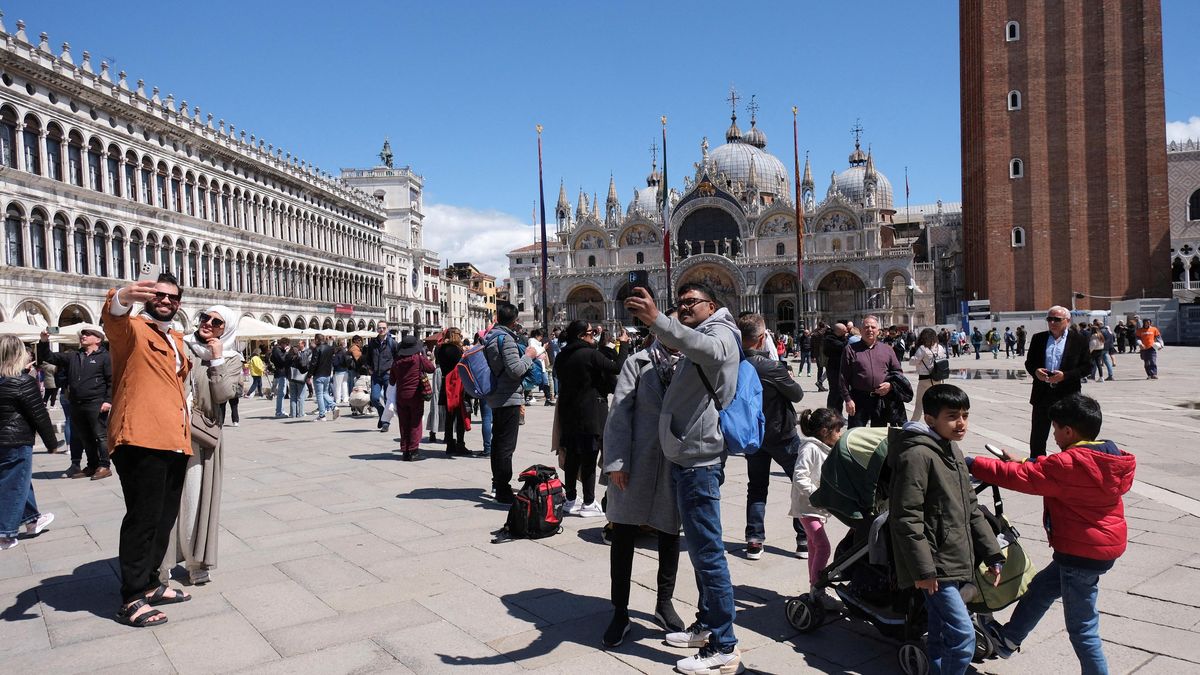 Benátky zdvojnásobí vstupné pro jednodenní turisty