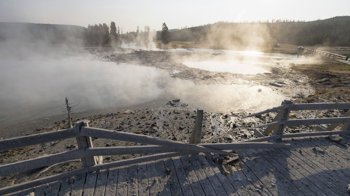Část Yellowstonu zůstane po masivním geotermálním výbuchu uzavřena do konce sezony