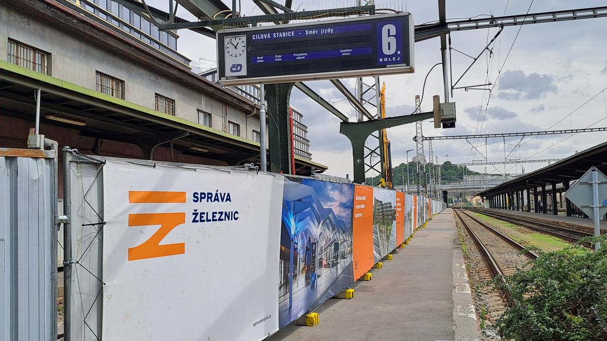 Přestavba Masarykova nádraží v Praze: některé linky jezdí na hlavní nádraží