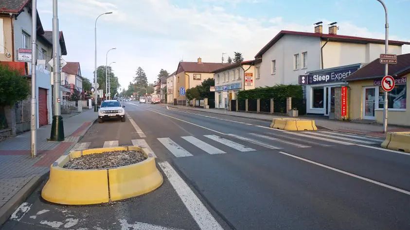 Peklo na silnici. Odstartovala rekonstrukce důležité říčanské tepny