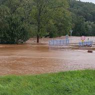 Rozvodněná Stěnava a obec Otovice