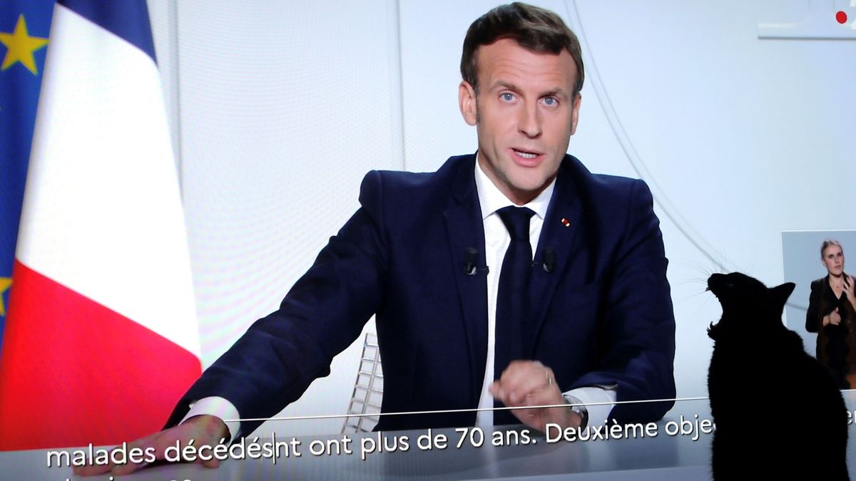 Francouzský prezident Emmanuel Macron během televizního projevu