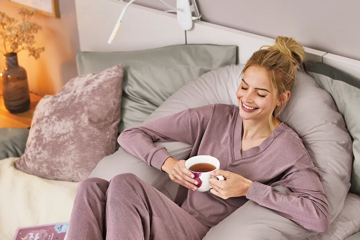 Multifunkční polštář XXL poslouží i páru. Využijeme ho jako běžný polštář či pro pohodlné sezení. Tvoří ho dva polštáře s odnímatelnými potahy, které se dají spojovat. Cena 1990 Kč.