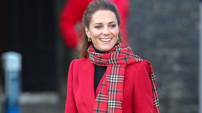 Jak sladit šálu s kabátem podle vévodkyně Kate