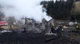 V Beskydech vyhořela zděná chata