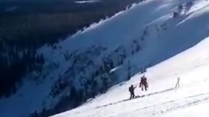 Skialpinistka se zranila v lavinovém terénu. Do nebezpečné akce vyrazil vrtulník