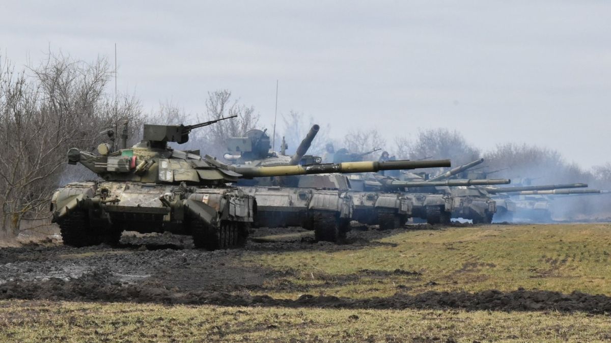 U ukrajinských hranic je víc ruských vojáků než při invazi na Krym, varuje Pentagon