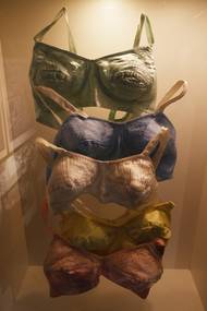 Součástí je i expozice dobového spodního prádla.