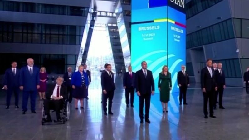 Lídři zemí NATO vyjádřili solidaritu s Českem