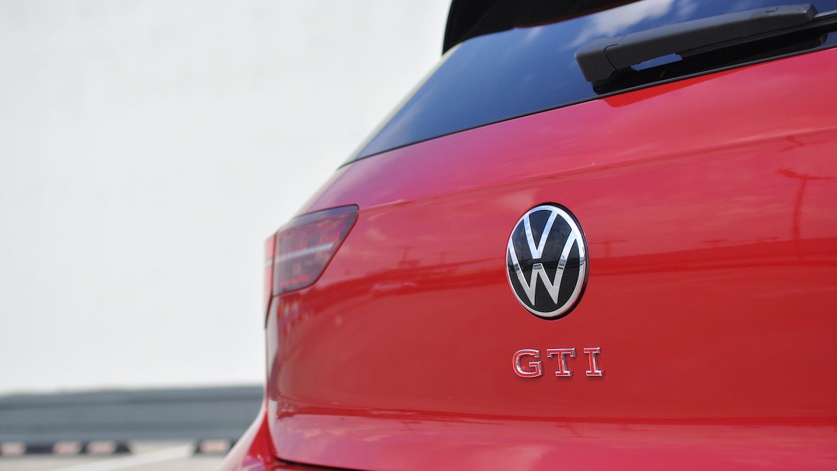 Volkswagen láká na tajemný Golf GTI, představí ho na Nürburgringu