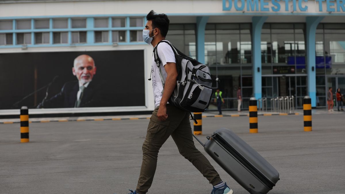 Jedna z posledních cest pro Afghánce odříznutá. Z Kábulu odletí jen vojenská letadla