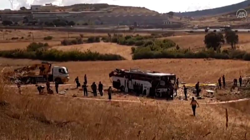 V Turecku havaroval autobus, nejméně 14 lidí přišlo o život