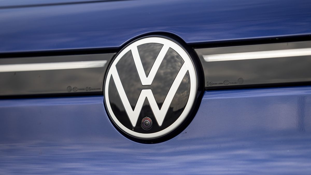 Volkswagen může předstihnout Teslu v prodeji elektromobilů v roce 2025, říká šéf koncernu