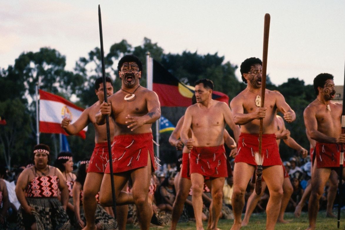 Maorové převádějící tanec Haka