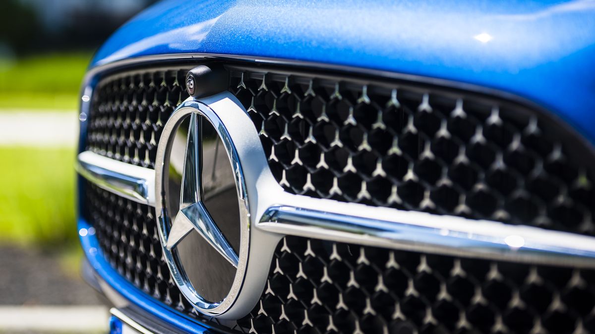 Daimler se přejmenuje na Mercedes-Benz