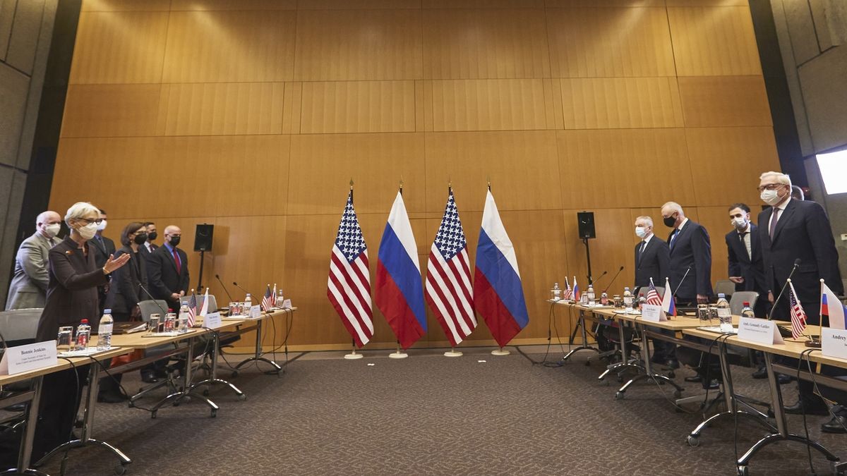Dveře NATO zůstanou otevřené, řekli američtí diplomaté Rusům