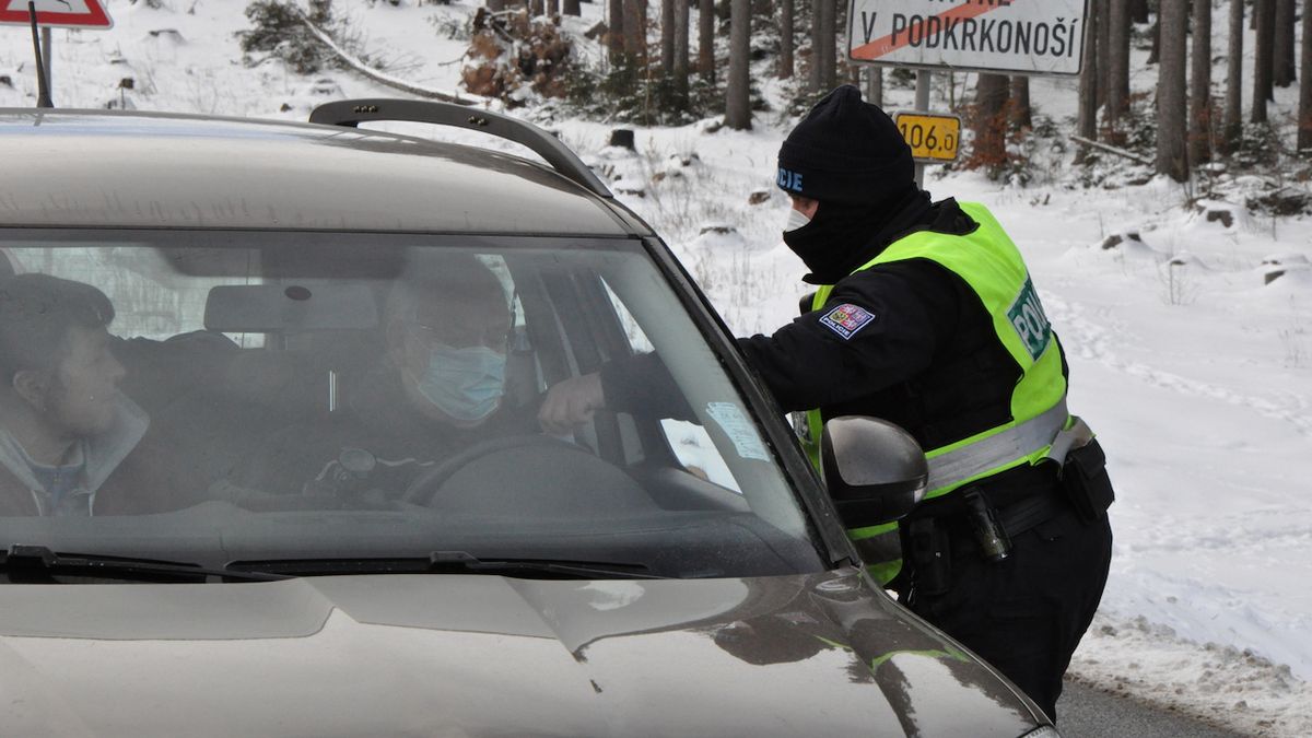 Zimní policejní uzavírka okresu Trutnov.