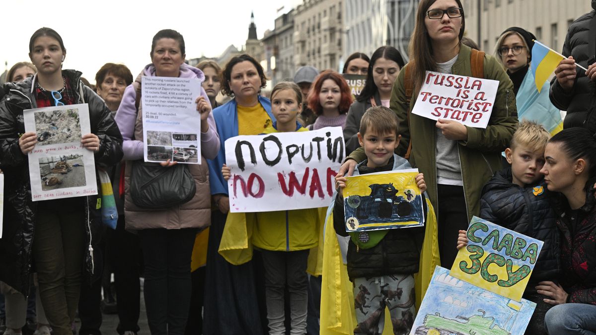Na Václavské náměstí dorazily stovky lidí na podporu Ukrajiny