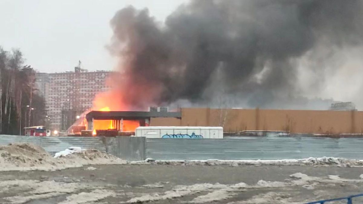 U Moskvy hoří další nákupní centrum