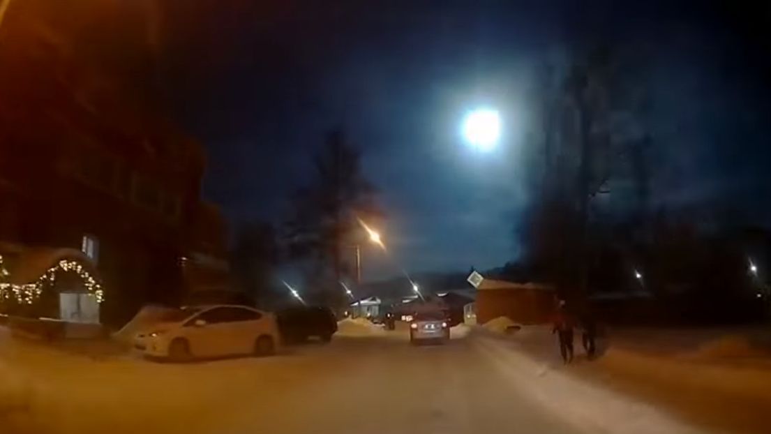 Nebe nad Sibiří rozzářil jasný meteor