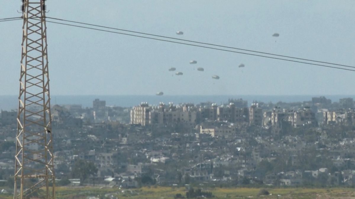 Nad Pásmem Gazy se neotevřel padák bedně s humanitární pomocí, pět lidí zemřelo