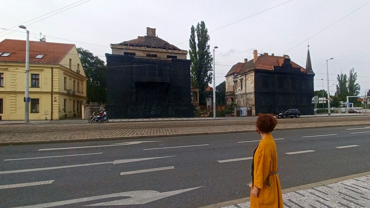 Veřejnost se může vyjádřit k chátrajícím vilám u pražské Letenské pláně