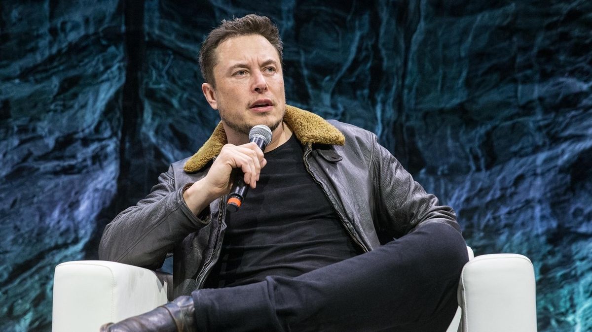 Elon Musk je novým nejbohatším člověkem na světě. Jeho Tesla poprvé přeskočila Facebook