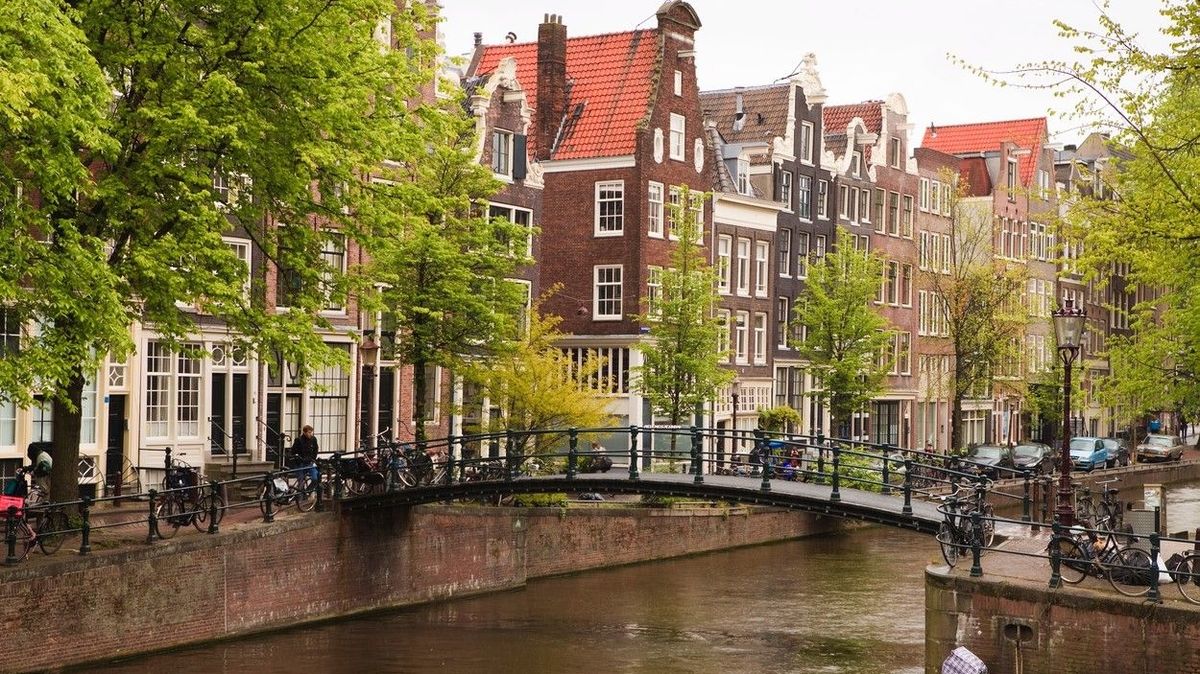 Amsterdam chce zahraničním turistům zakázat vstup do coffeeshopů
