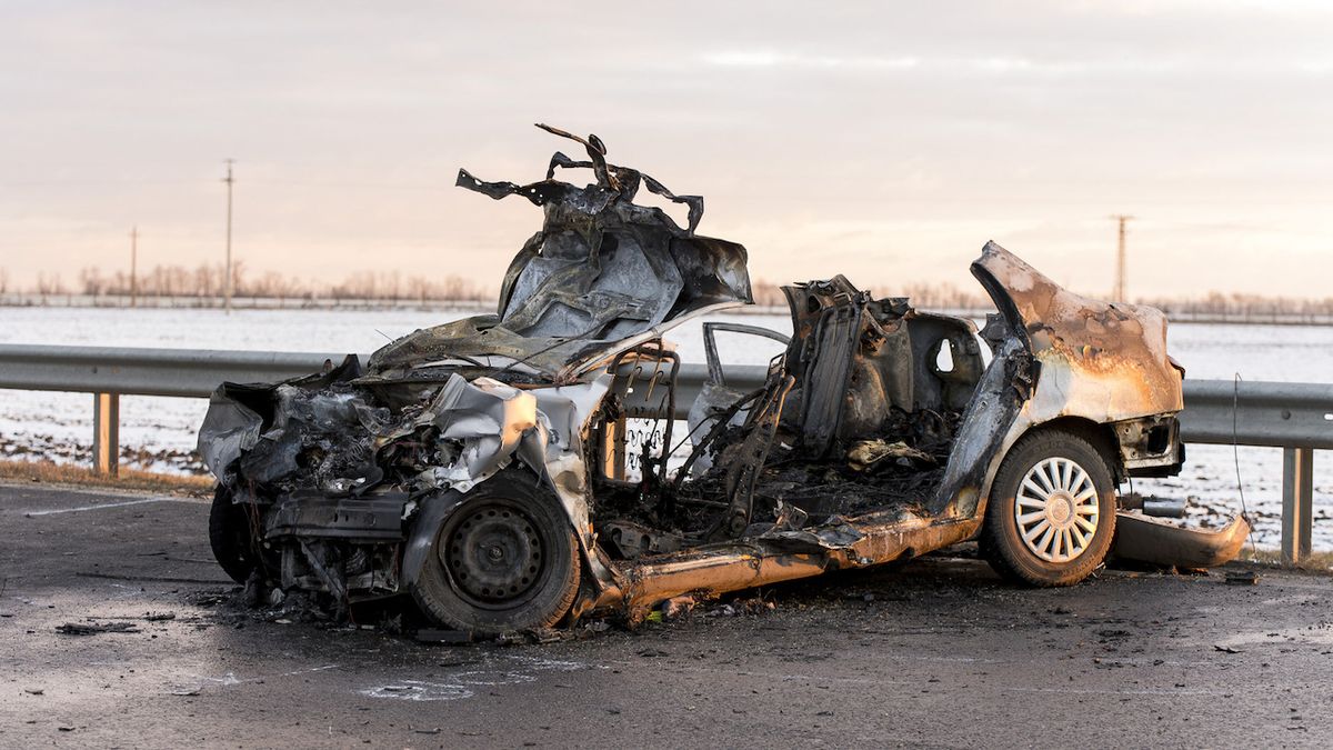 Rodina včetně dítěte uhořela v autě při nehodě v Maďarsku