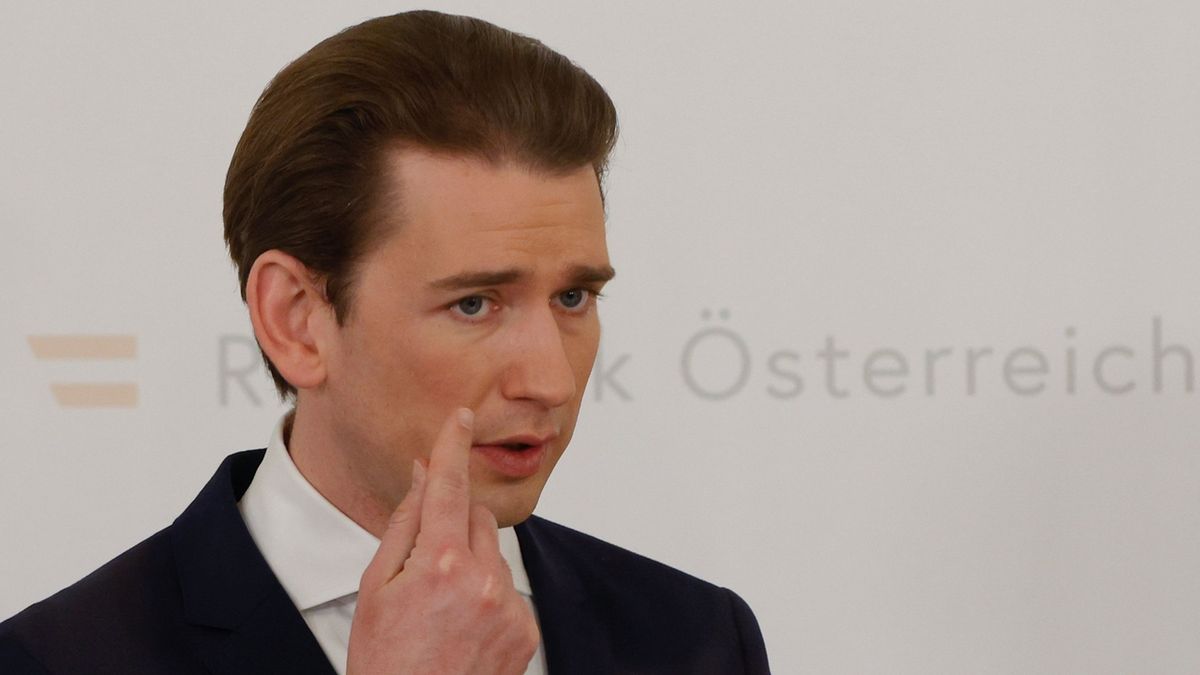 Rakouský kancléř Kurz je vyšetřován pro podezření z úplatkářství