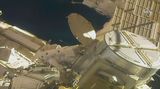Astronauti úspěšně „venku” dokončili instalaci nových baterií Mezinárodní vesmírné stanice