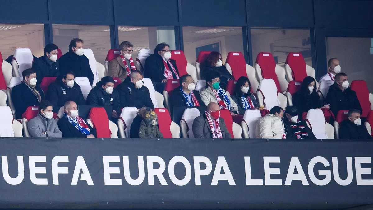 Na Fotbale Byl I Urednik Ktery Rozhodl O Vyjimce Pro Slavii Nevhodne Rika Blatny Novinky Cz