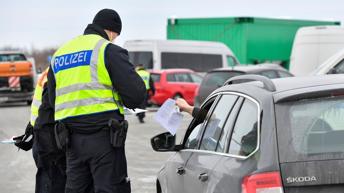 Německo řeší nedostatek policistů na hranici s ČR. Někde ani nemají kam jít na WC