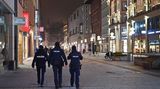 Teenager bez roušky v Mnichově zmlátil čtyři policisty