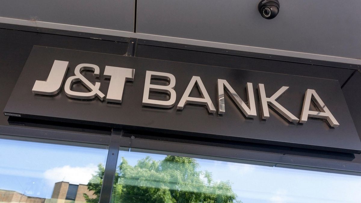J&T Bance klesl čistý zisk o 47 procent na 1,67 miliardy