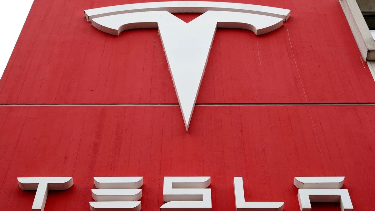Tesla loni zvýšila čistý zisk o 665 procent