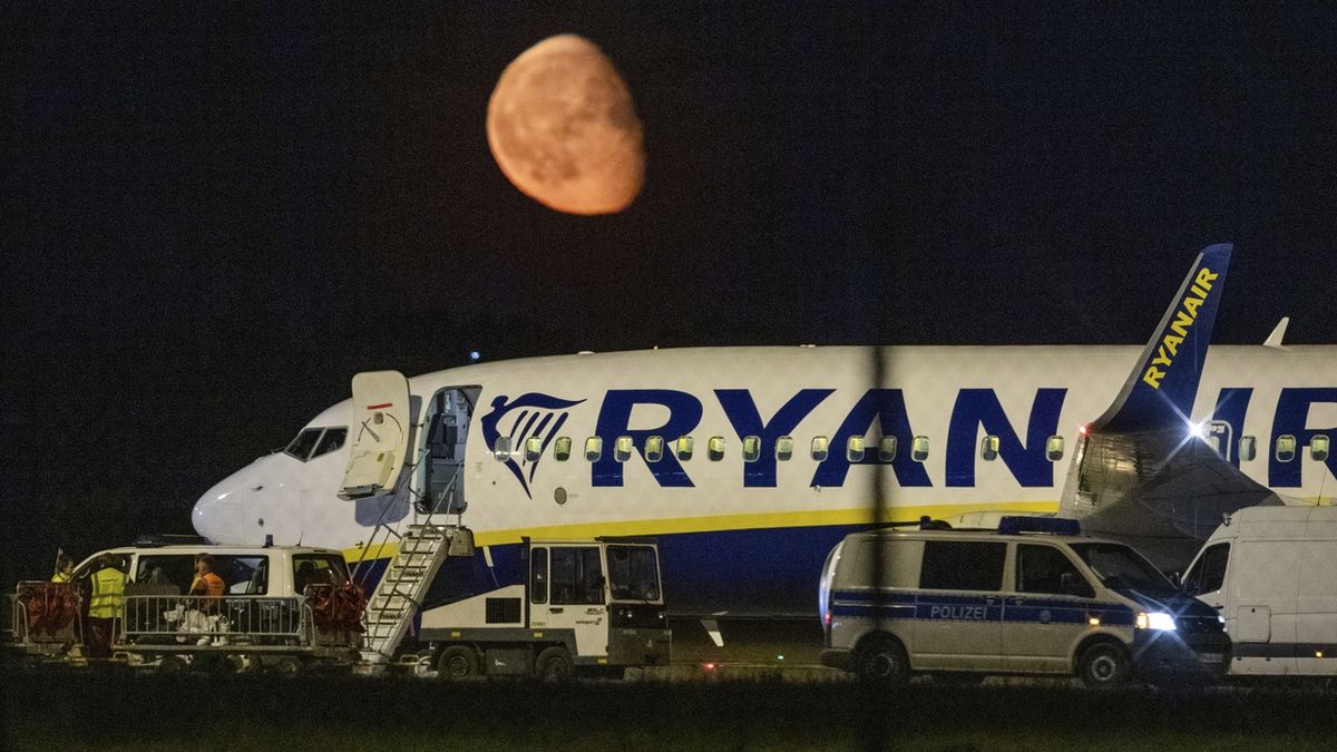 V Berlíně nouzově přistálo letadlo Ryanairu mířící do Polska, prý kvůli bombě