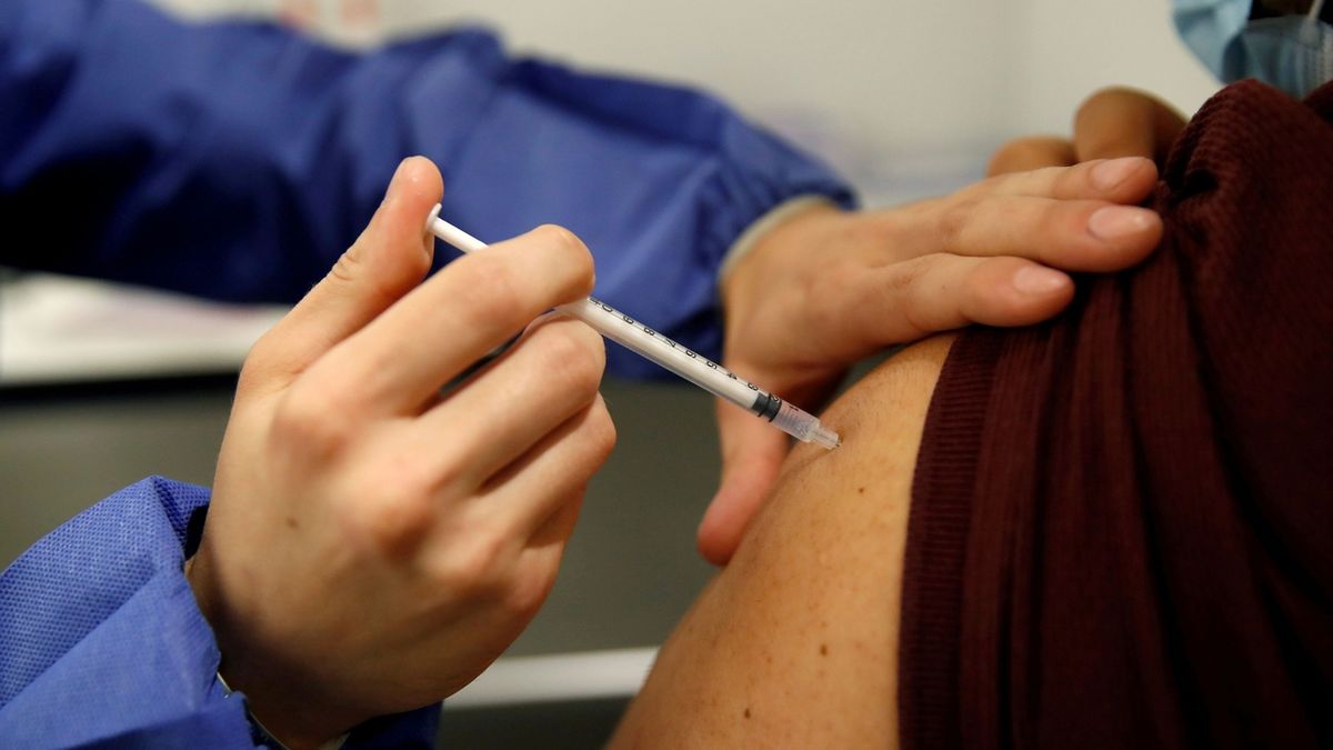 K očkování se mohou hlásit už i lidé od 30 let