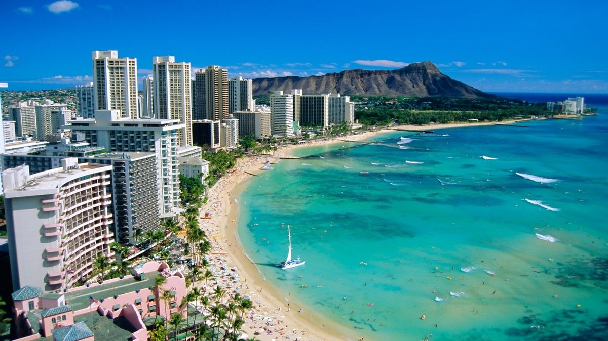 Turisté na Havaji zfalšovali očkovací pasy. Hrozí jim vězení