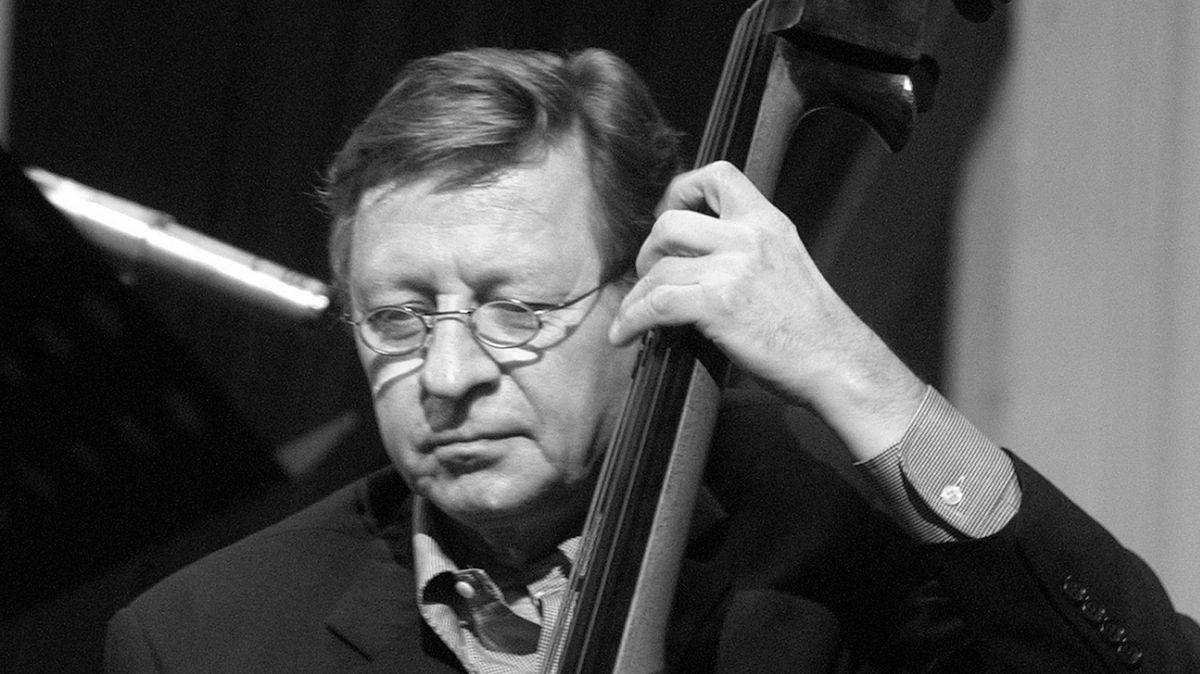 George Mraz, světová hvězda jazzového kontrabasu českého původu. Na snímku z roku 2005 