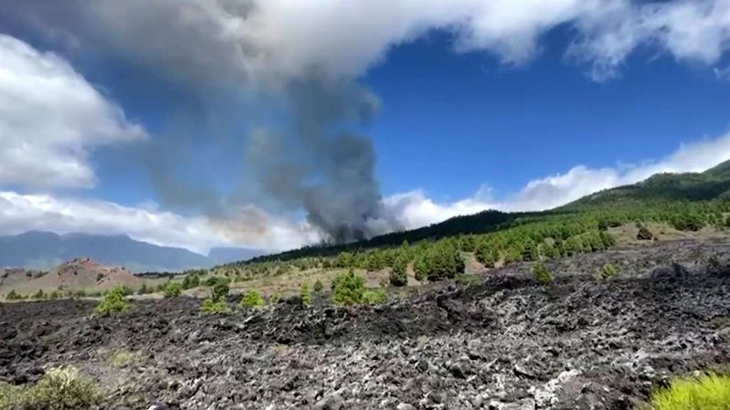 Kanárskými ostrovy otřásá sopečná erupce. Úřady evakuují obyvatele