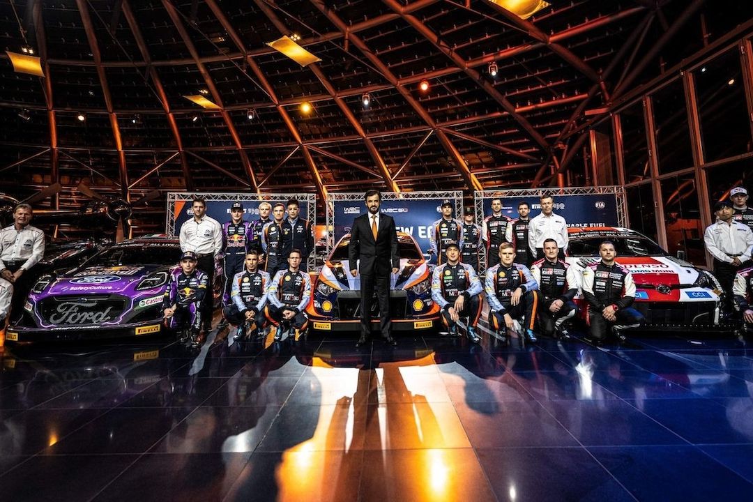 Auta a jezdci sezóny WRC 2022 pohromadě