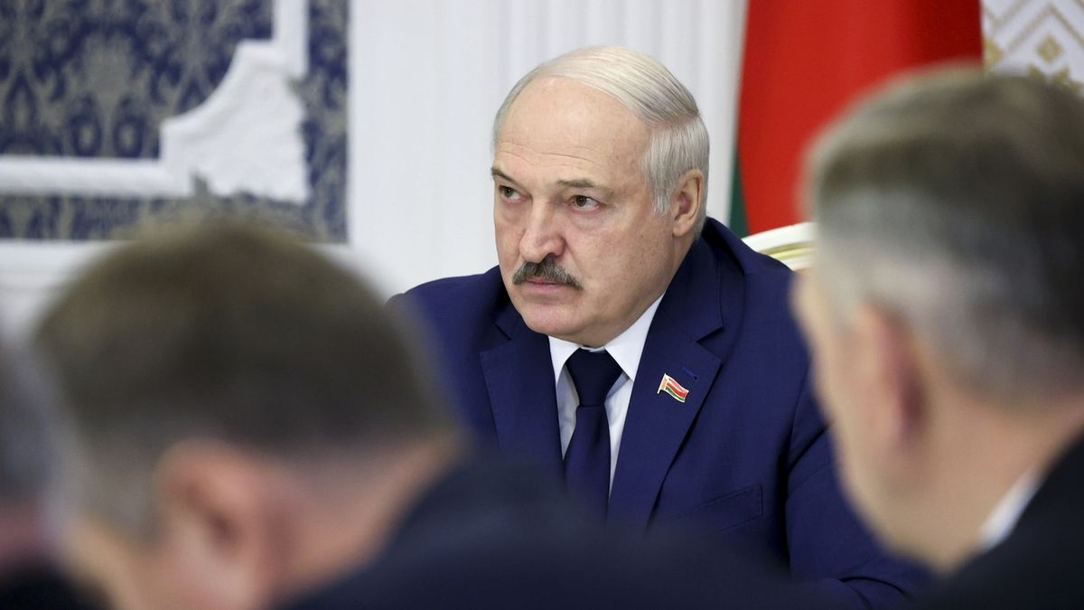 Lukašenko přiznal: Migrantům jsme do Polska pomáhali