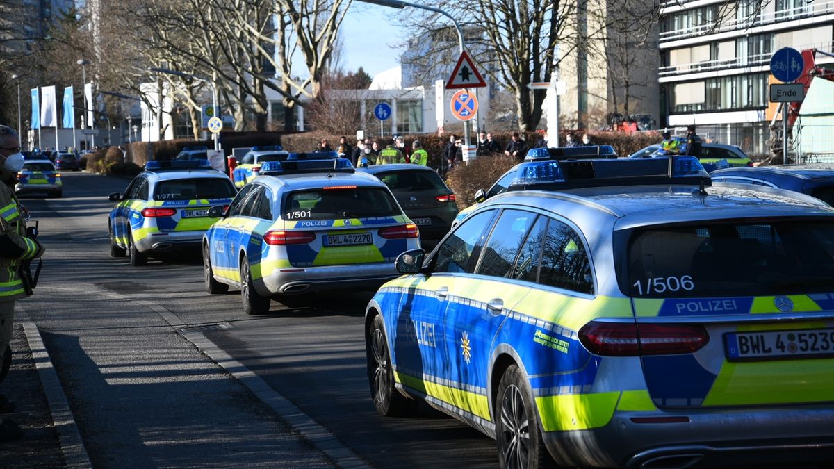 Čtvrť Neuenheimer Feld v Heidelbergu policie neprodyšně uzavřela.