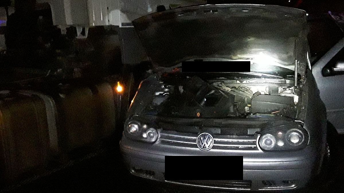 Řidič osobního auta na Litoměřicku nepřežil čelní střet s náklaďákem