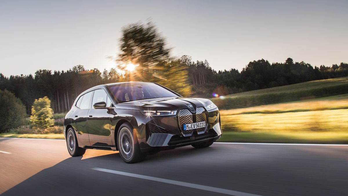 První jízda s BMW iX: Futuristické SUV, které dokáže překvapit