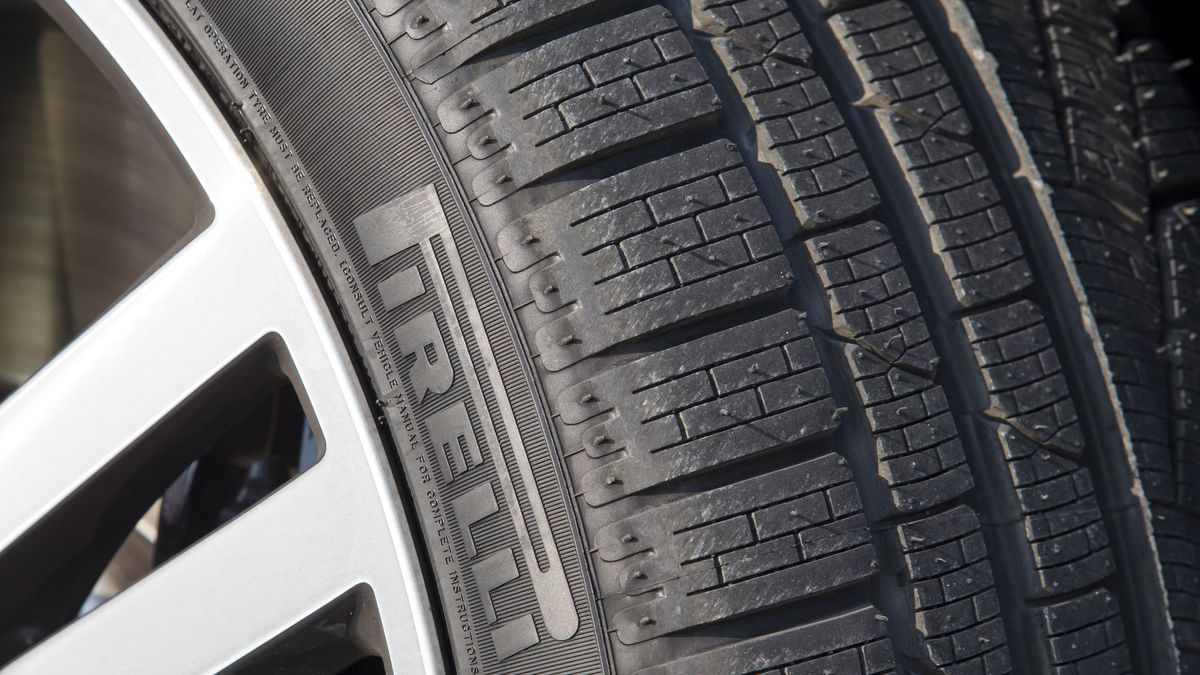 Zimní pneumatiky v průměru zdražily o 13 procent, ty levnější i o čtvrtinu