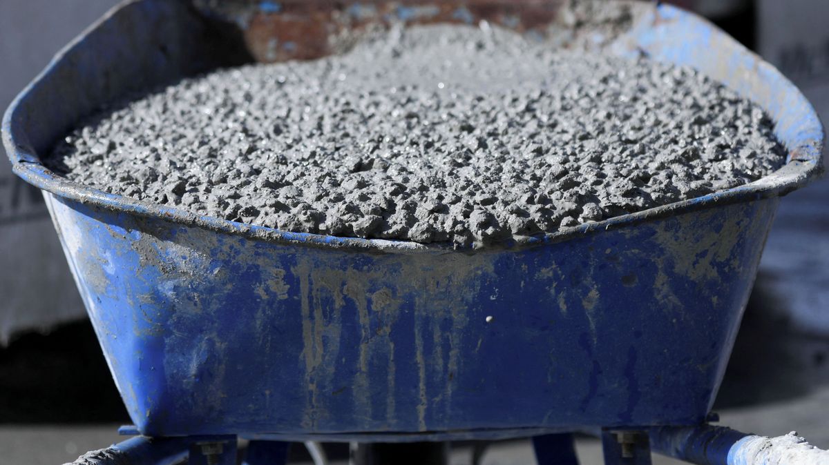 Vytáhl dvě zálohy a odmlčel se. Falešný zedník připravil seniorku o desítky tisíc korun